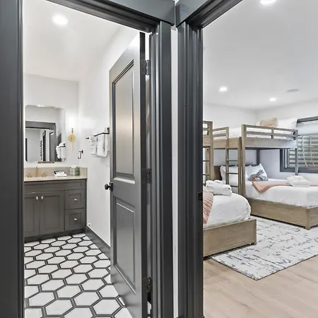 909 Park Ave Home